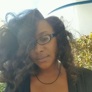 Meet your Posher, Abria